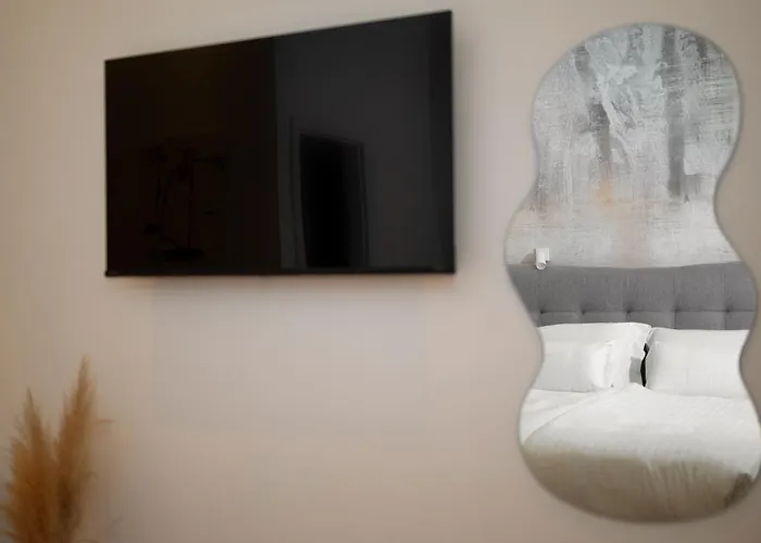 Green Room And Apartment