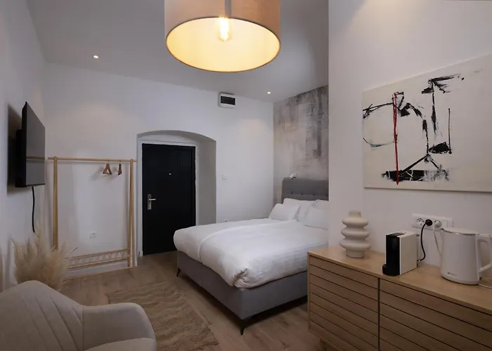 Green Room And Apartment